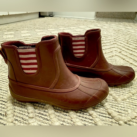 Sperry Shoes - Sperry women’s rubber rain boots 5” tall maroon size 9.5